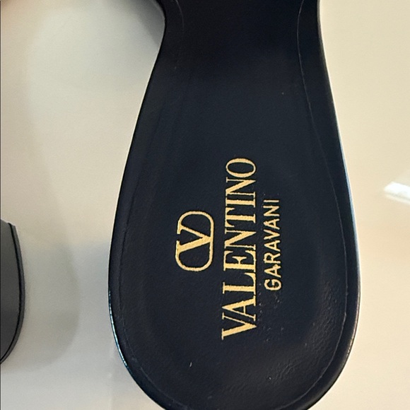 🔥Valentino Garavani Vlogo Cut-Out Slide Sandal In Calfskin 60MM🔥 - Picture 12 of 12